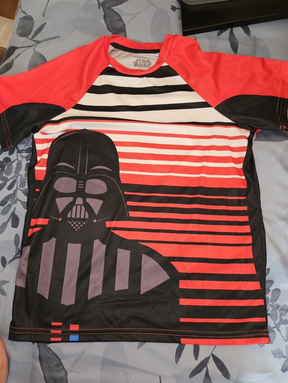 Star Wars Kids Red & Black Darth Vader Rashguard Size L